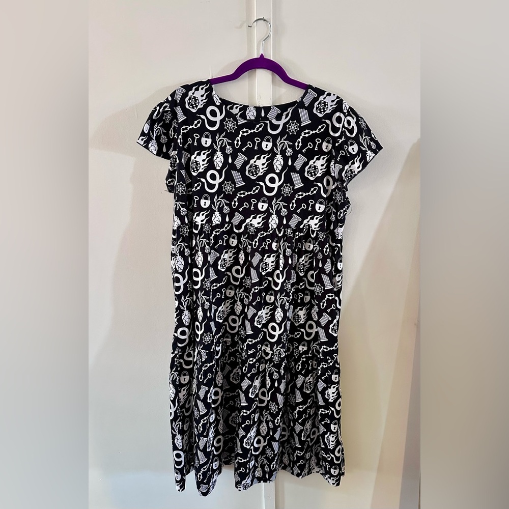 Nooworks Frida dress in Odin pattern, size large
